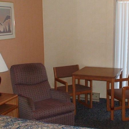 Budget Inn Express Bismarck Room photo