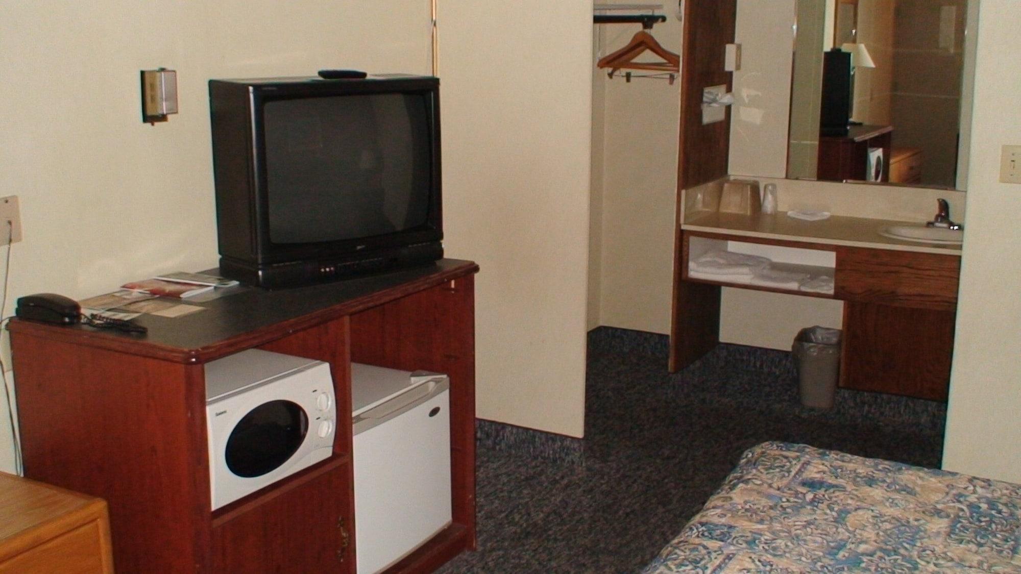 Budget Inn Express Bismarck Exterior photo