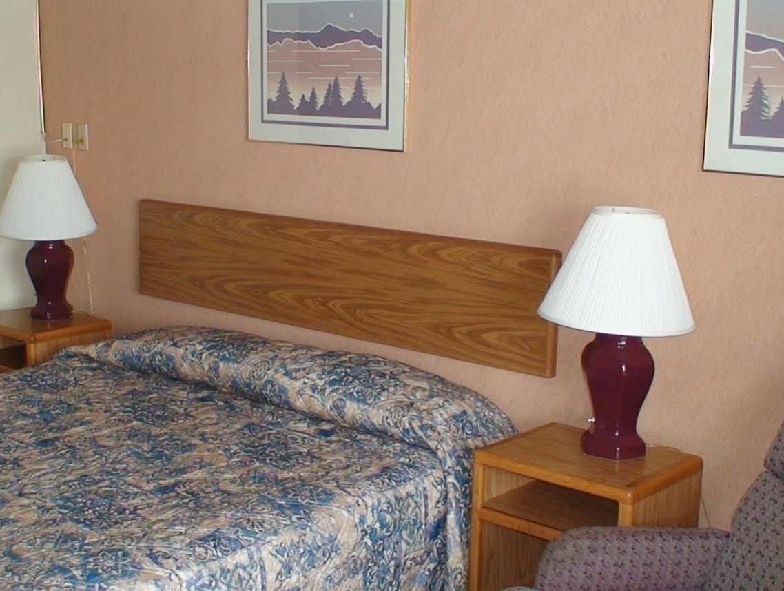 Budget Inn Express Bismarck Exterior photo