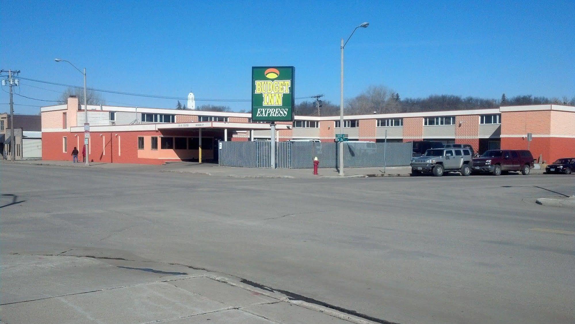 Budget Inn Express Bismarck Exterior photo