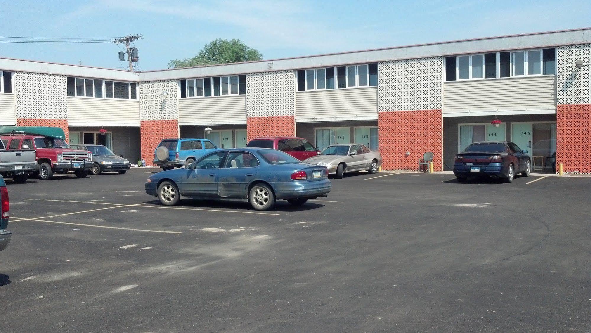 Budget Inn Express Bismarck Exterior photo